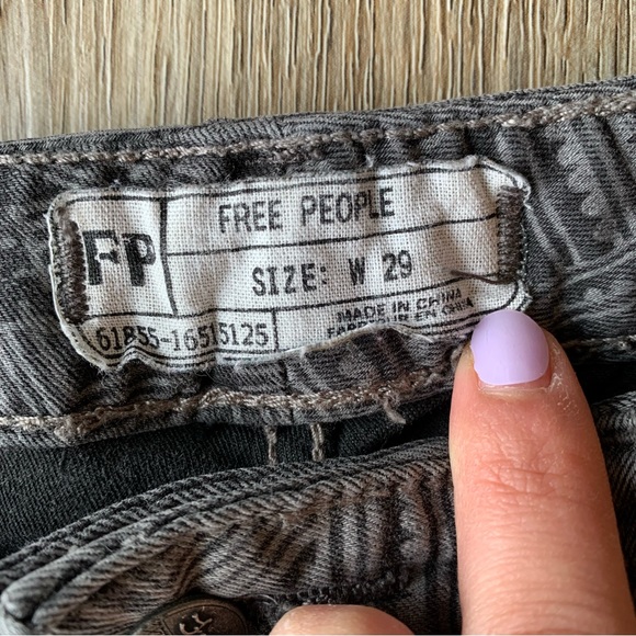 Free People Gray Batik Tribal Aztec Print Ankle Skinny Jean Pants in Sz W 29 - Picture 8 of 10